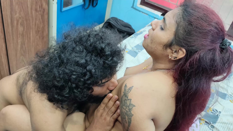 Vaishnavysharunraj: Puting menghisap buah dada tekan percintaan bogel