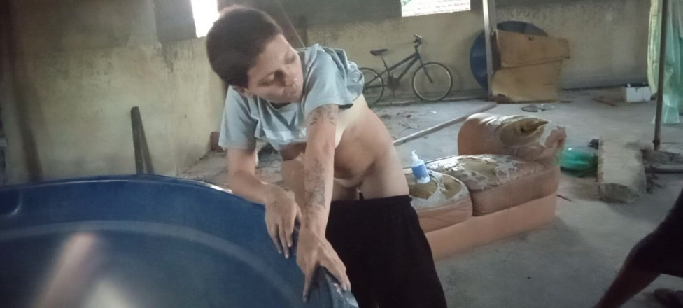 LeoOgro: Baiser le cul de la chaussure sur la terrasse, 100 % anal
