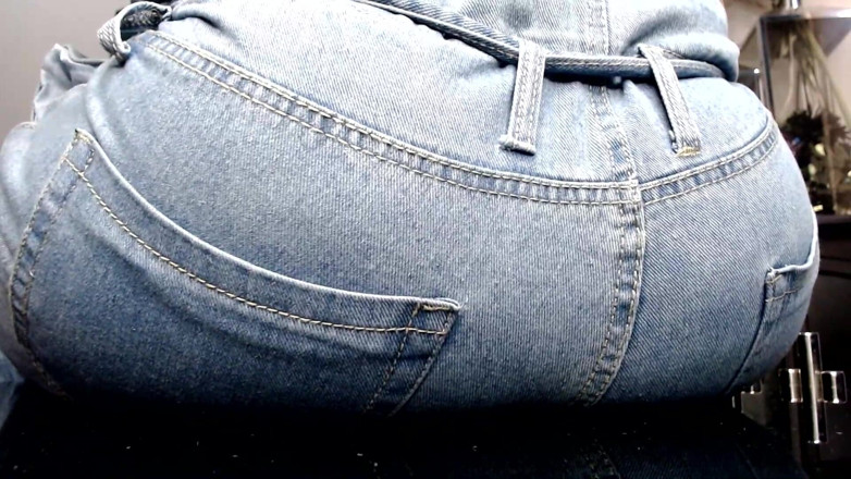 Maeling: Le ragazze del college sono rovinate con un culo gigante