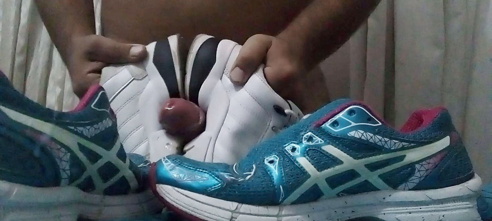 Sneakerfetish_BR: Sneaker-ficken und sperma auf arsch