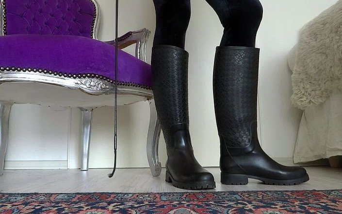 Lady Victoria Valente: Wellingtons Herrin - komm auf meine gummistiefel