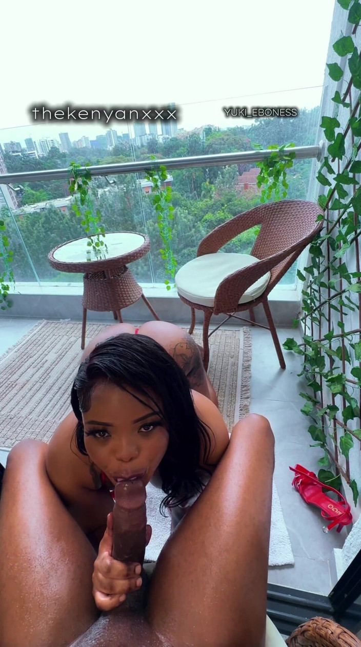 THEKENYANXXX: Romantizmi ve macerayı seviyorum, derin darbelere dayanacak mükemmel bir vücuda...
