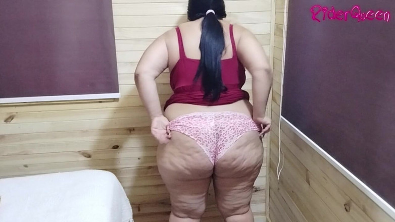 Only Riderqueen BBW Step Mom Latina Alone: Matrigna vestita in rosso donnona latina con un sexy culo...