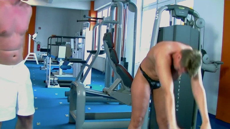 Mature Climax - 100% Mature Videos: Curvă matură țâțoasă futându-și antrenorul de la sală