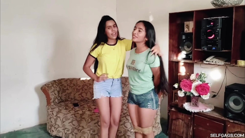 Selfgags Latina Bondage: ¡Necesito la casa para una fiesta!
