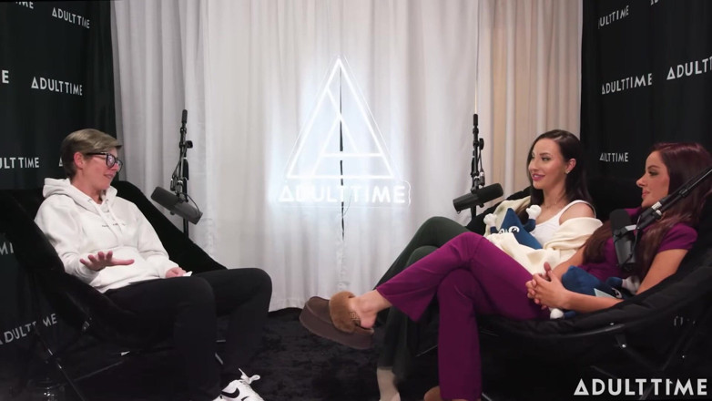 Adult Time Podcast: Podcast de stars du après une rencontre lesbienne ! | Vanna Bardot...