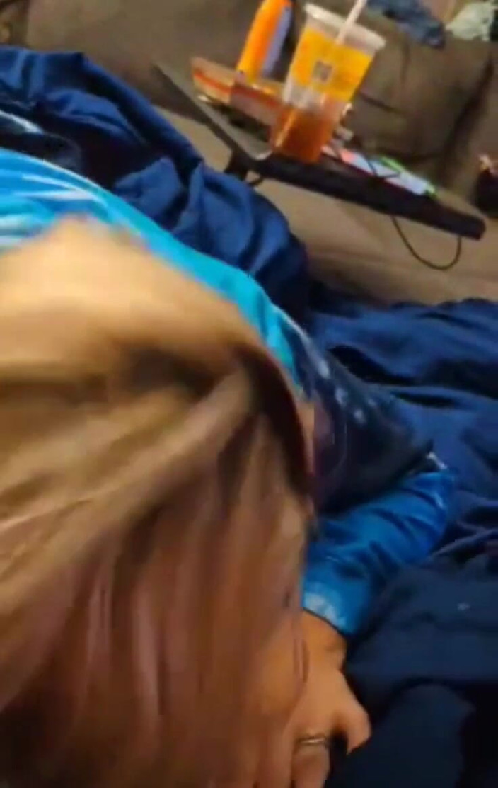 Funhousewife69: Una sega calda e sexy si trasforma in un pompino...