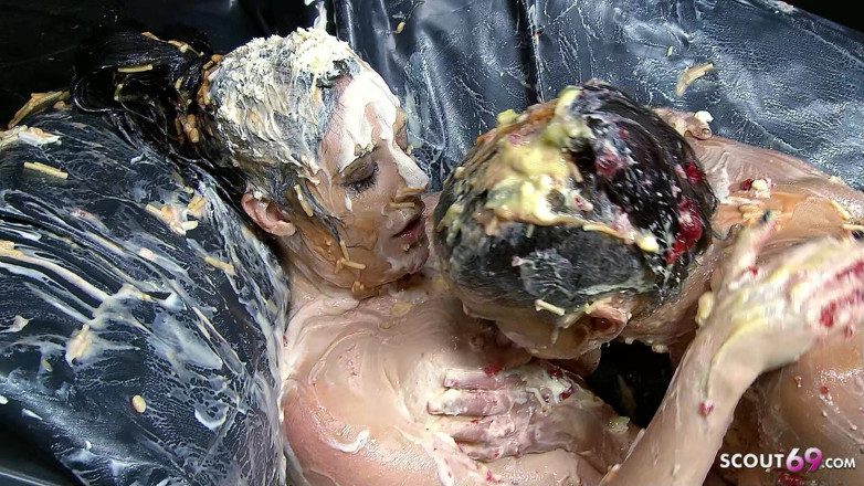Full porn collection: Latina-teen beschmiert besten freund mit kuchen und masturbiert ihre muschi