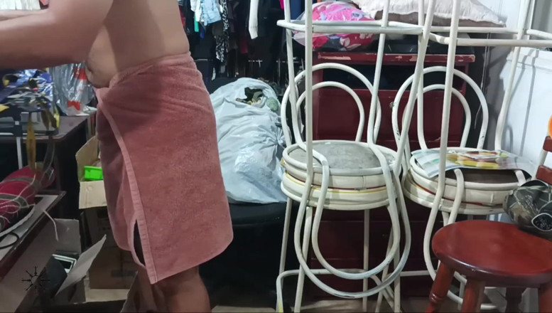 Swingersamateur40: मैं तुम्हारी मदद करता हूं और अंत में इसे बहुत गहराई में धकेलता हूं