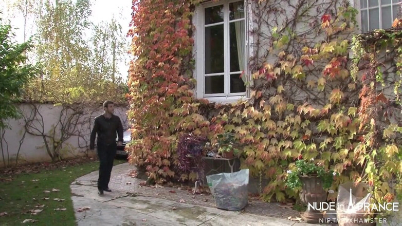 Nude in France: Une conservatrice français une blonde mature termine ses énormes seins autour...
