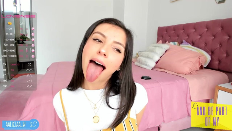 Cute Alice: 我一直想成为你最喜欢的虚拟婊子，你给我所有的打手枪并给我发热视频