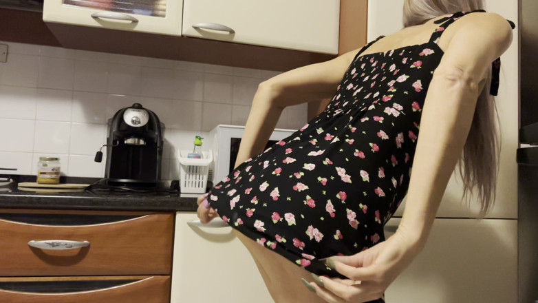Nofaceblonde: Neukte stiefmoeder in de keuken en kwam in haar klaar