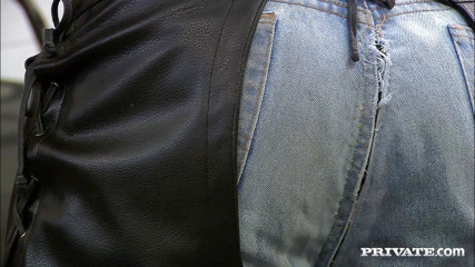 Private.com: Dominatrix persendirian dikongkek keras dalam MMF BDSM tiga hala ini