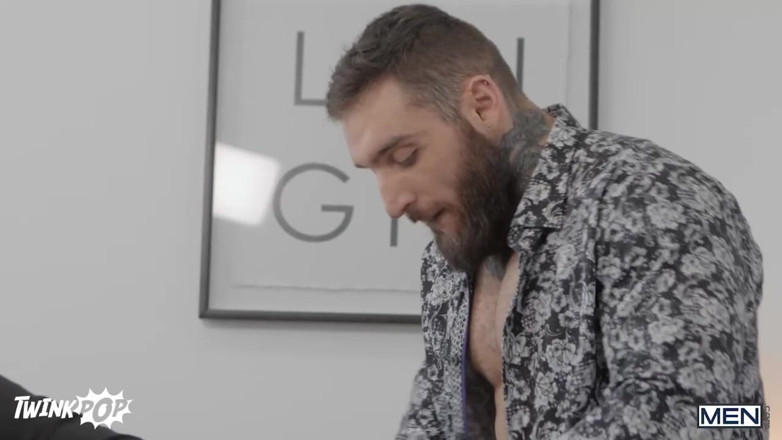 Twink pop studio: Stejně jako Tony D'angelo nasedne do výtahu, ale nadržený Hunk...