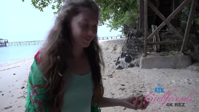 ATK Fans (Girlfriends): Liburan virtual Tioman Island ke Singapura Elena Koshka