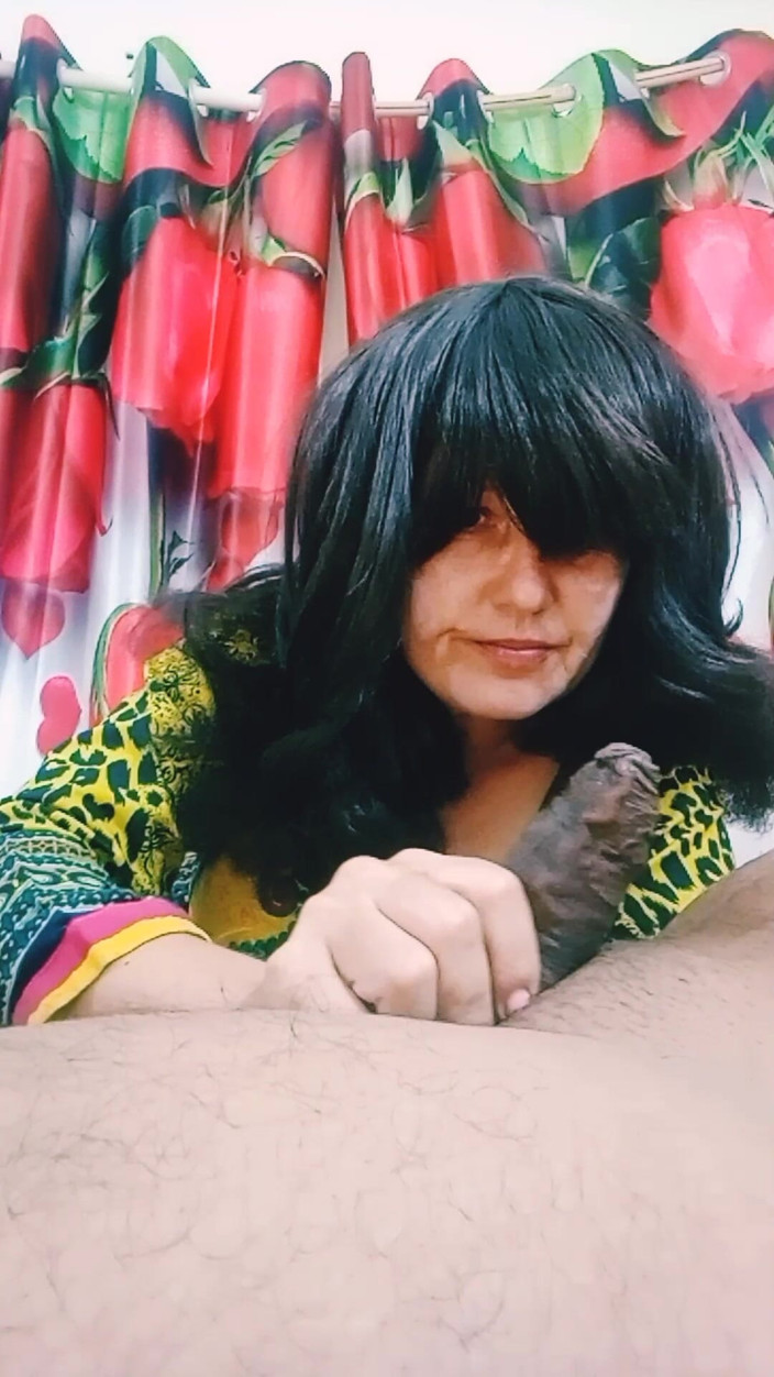 Bolly Karma: BBC liebt MILF und nur good vibes