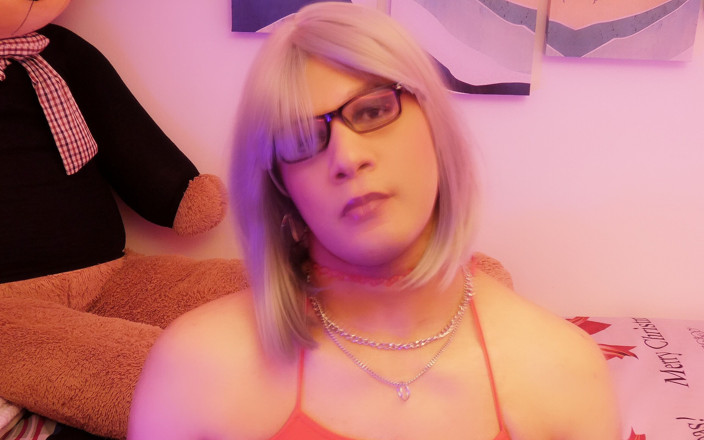 TheBlowedQueen: Pretty Trans Shakes Fat Ass and Plays With Big Cock