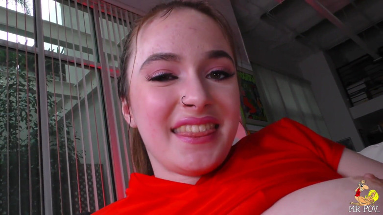 Mr. POV: La jolie étudiante Hazel Moore est la salope au cul !