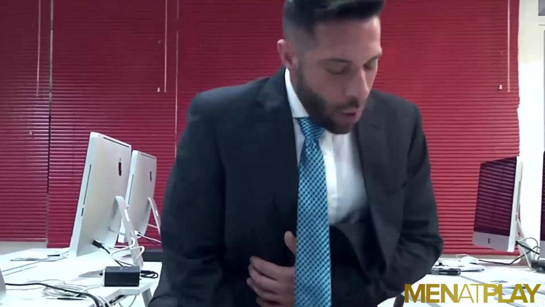 Menat Play: MENATPLAY - Hunky Latino Hector De Silva fucks Sebastian Reiss