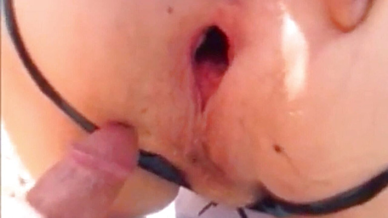 Fat House Wife: Une énorme bite inconnue laisse ma femme la chatte béante et...
