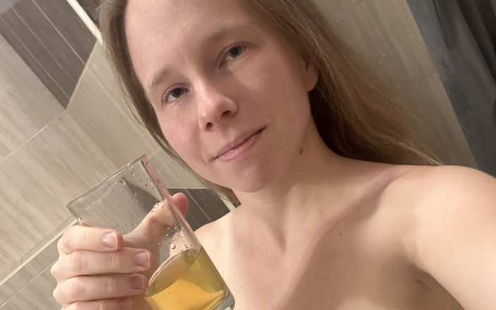 SweetLucy96: Saya Kencing Dalam Glas