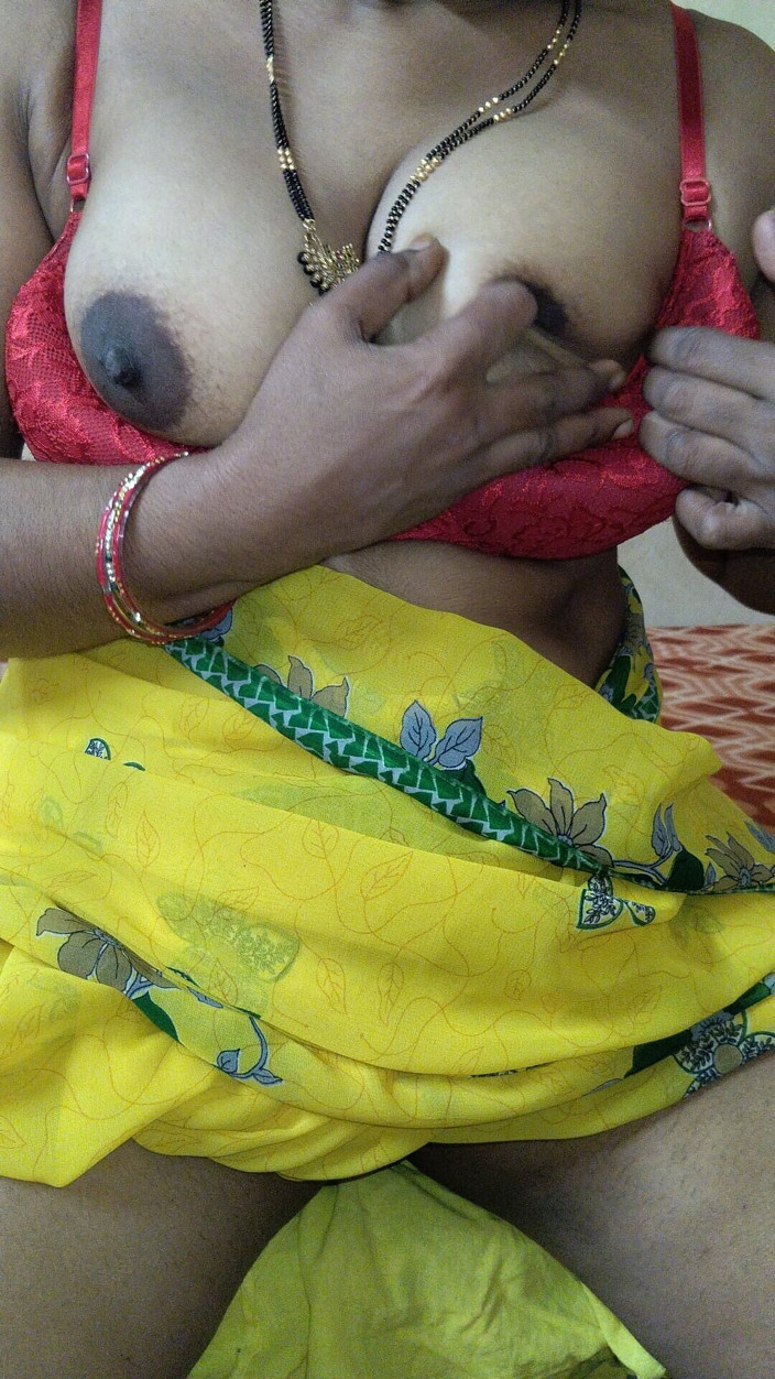 saira454: Adik tiri seksi india lagi asik muasin memeknya sendirian di...