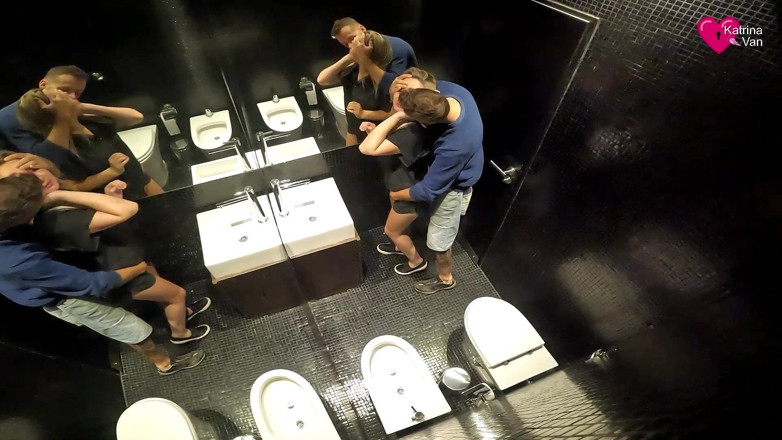 Andy Conel: Úžasné kouření v koupelně v restauraci