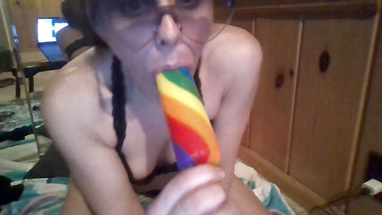 Rainbow Hottie: Радужная красотка, членососка, лол
