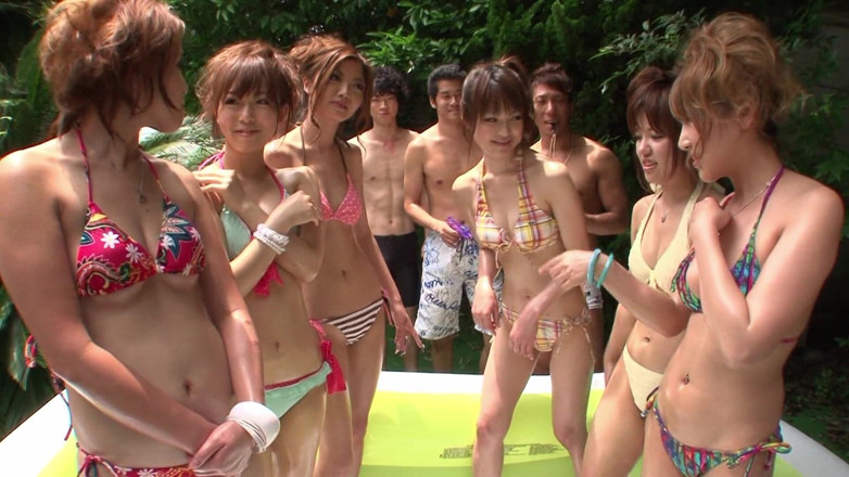 Slamming Asian Orgies: 레즈보 즐기는 아시아 소녀들과 레슬링