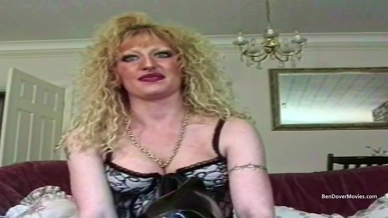 Ben Dover Movies: Більше сексу і settee: Джулі