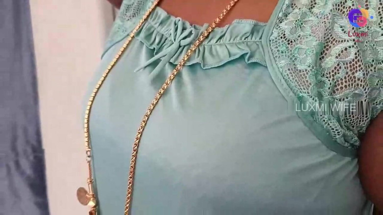 Luxmi Wife: Une belle-mère taille une pipe à son beau-fils