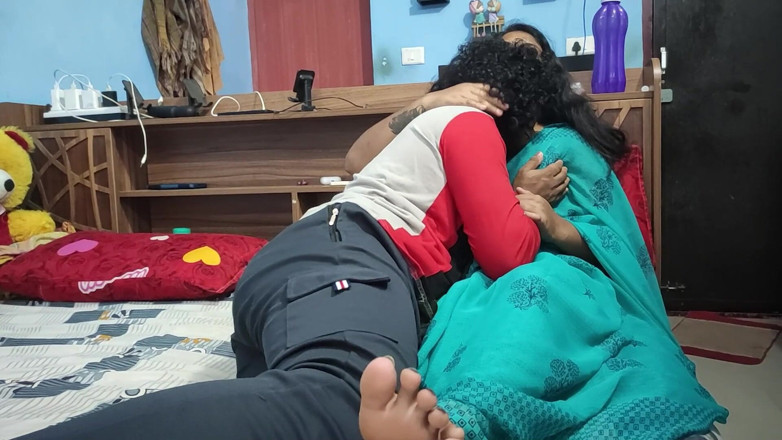 Vaigavarun45: Hot Wife Hard Fuck in Bedroom Saree