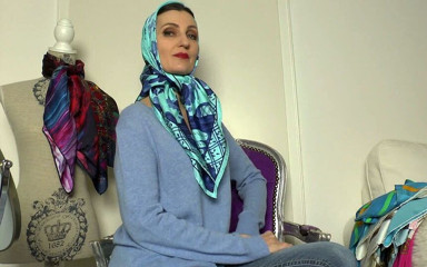 Lady Victoria Valente: Cashmere kazak ve ipek eşarp şekillendirme bölüm 2
