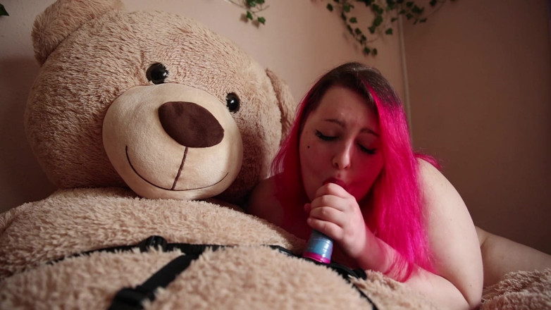 PrincessNova666: Rozkošná bbw šuká svého velkého teddybeara