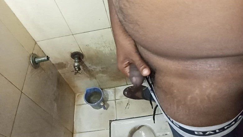 Sweet Indian cock: Indische Desi jongen vrouw pissend poesje zuigen