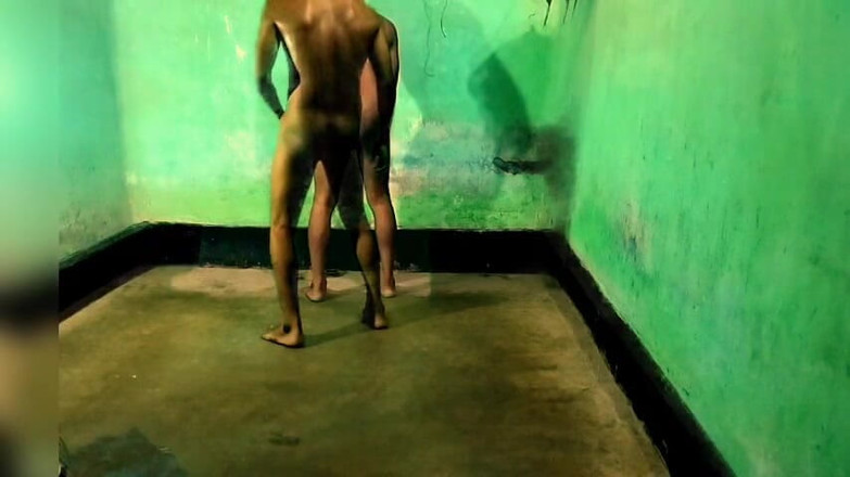 Desi Tits: Porno homosexual tip hetero se fute cu Twink Femboy din...