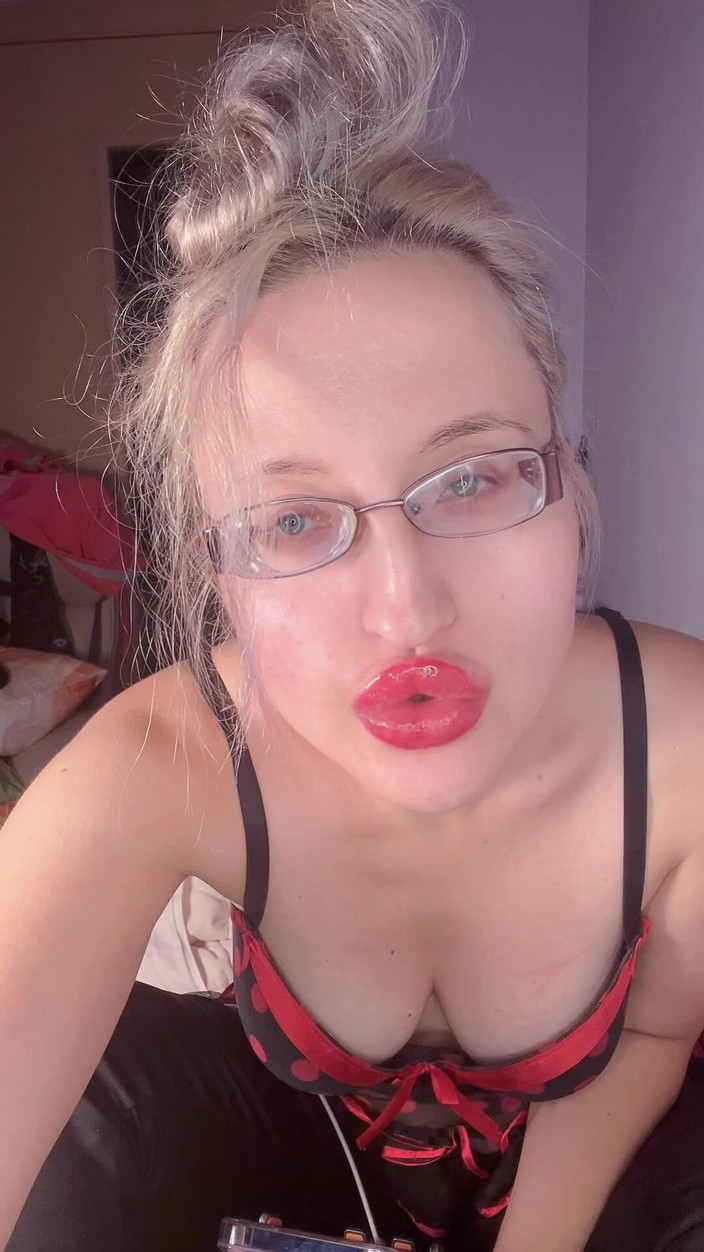 FinDom Goaldigger: Dependenta de țâțe non nud
