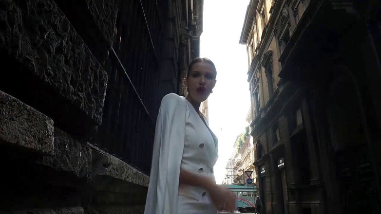 Lady Mesmeratrix Official: Чудова фемдом дівчина карає його на відкритому повітрі