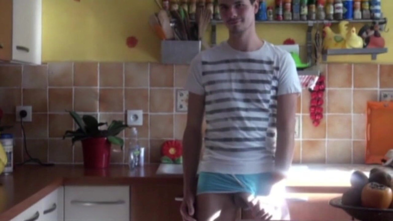 Crunch Boy: Ragazzi gay scopano nella mia cucina
