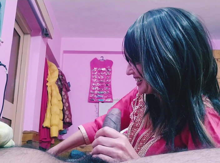Bolly Karma: Querida milf está tocando pau e brincando enquanto fuma