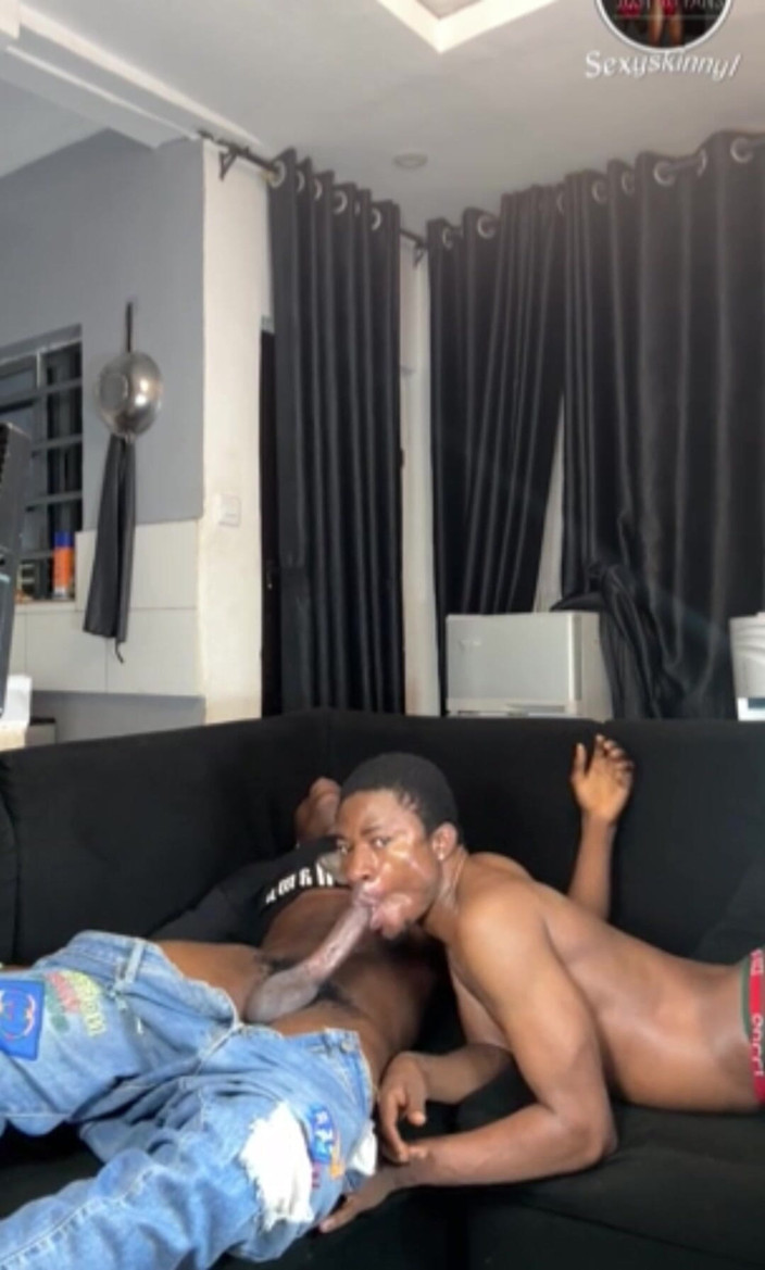 Sexy skinny: J’ai Fait Une Pipe À Mon Voisin Hétéro Jusqu’à Ce Qu’il...