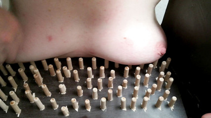 Bouncy Tits Action: Mesin menghukum tetek