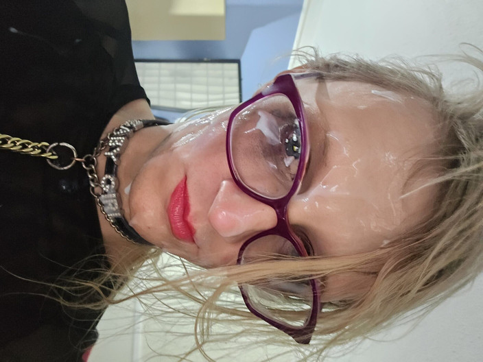 Lynn Kaotik: lechera trans juega con facial fresco seguido de auto facial