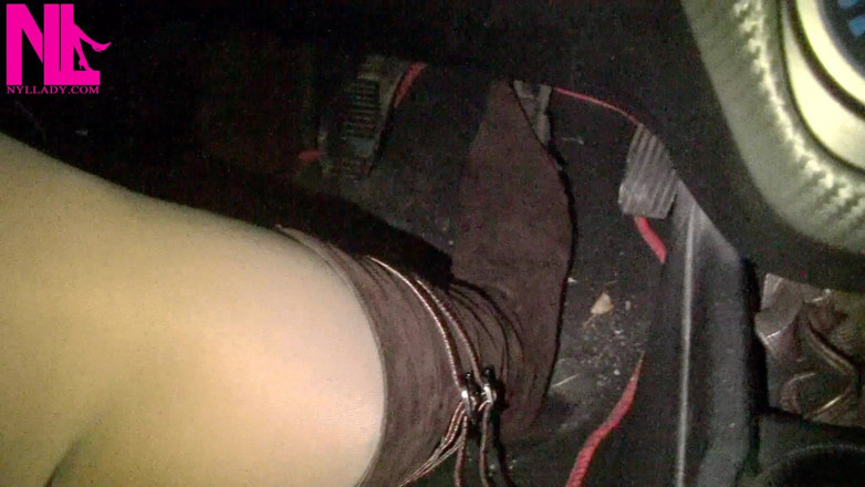 Nyllady: Memandu dalam pantyhose bogel dan pam dikongkek bworn