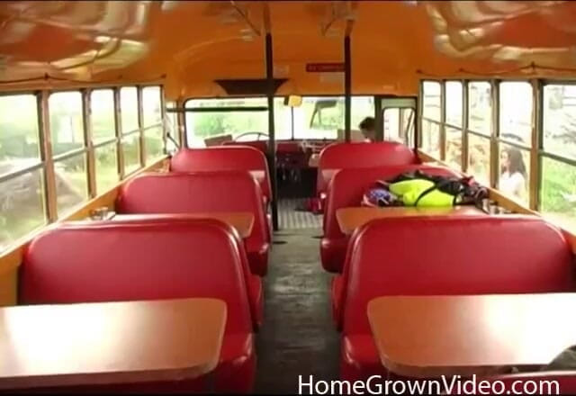 Homegrown Anal Sex: Îl ajut cu mai mult decât cu autobuzul