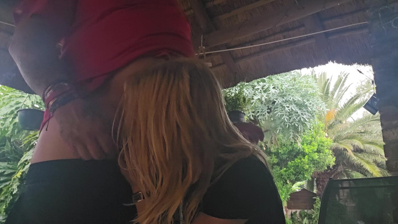 Sparowdox: 18 tahun menghisap zakar di luar rumah di resort percutian