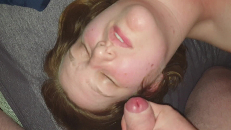 BBW Beth: Gordas Beth fodendo com consolo e gozada facial
