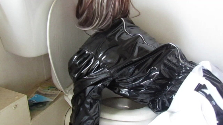 Lilly Disgrace: Versaute toiletten-sissy