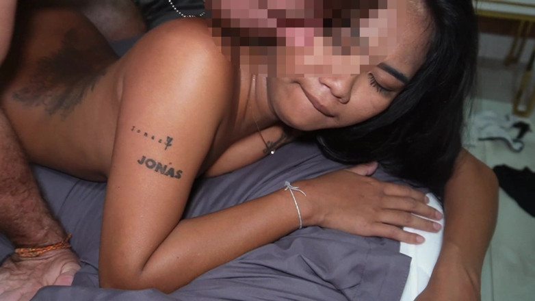 Blond_withasian: Kocaman Penis Tarafından Mahvilen Seksi Asyalı Genç ağzına Boşalma Alıyor