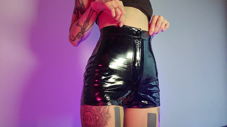 TattoedGirl666: Short en latex